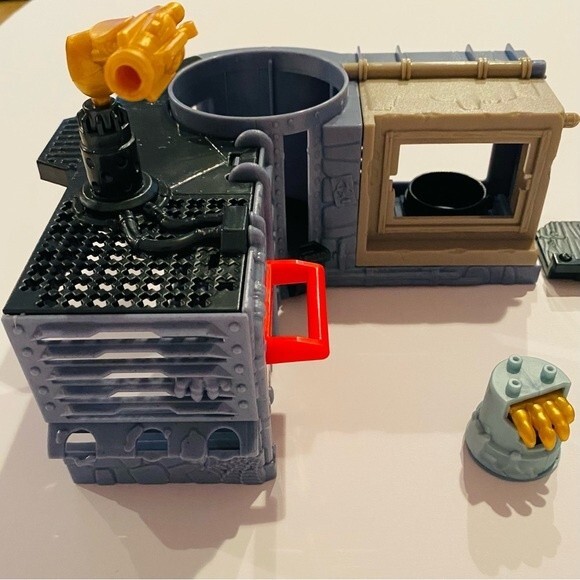 Treasure X Monster Gold Mega Monster Lab Laboratory Incomplete - Picture 4 of 5